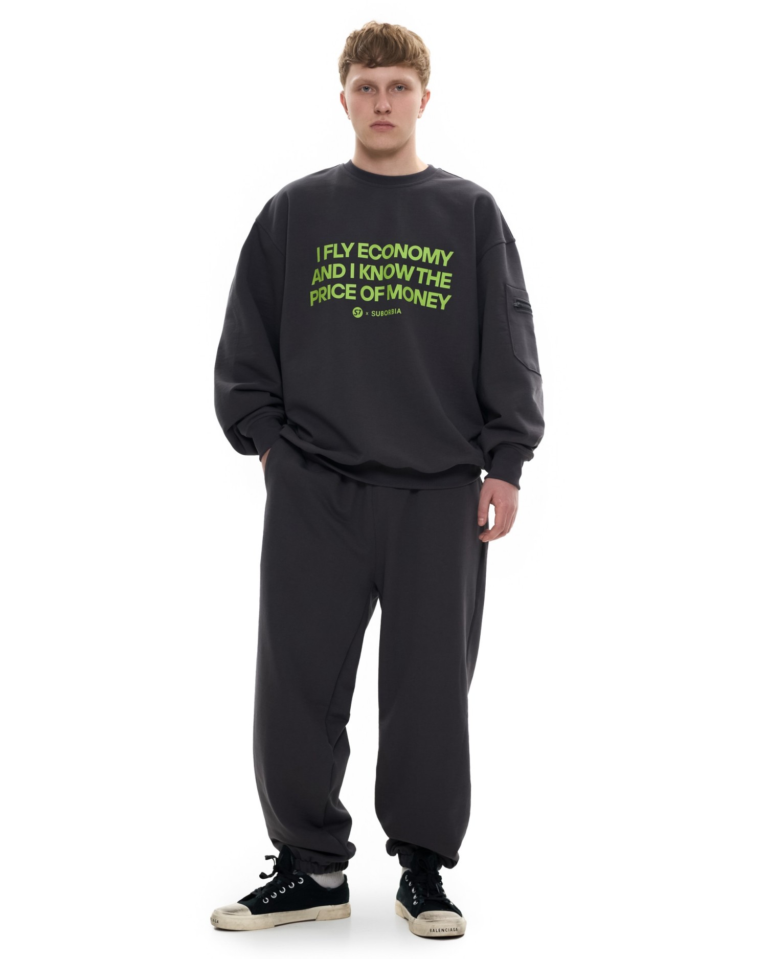 Костюм Suborbia x S7 со свитшотом MEN Graphite Economy class