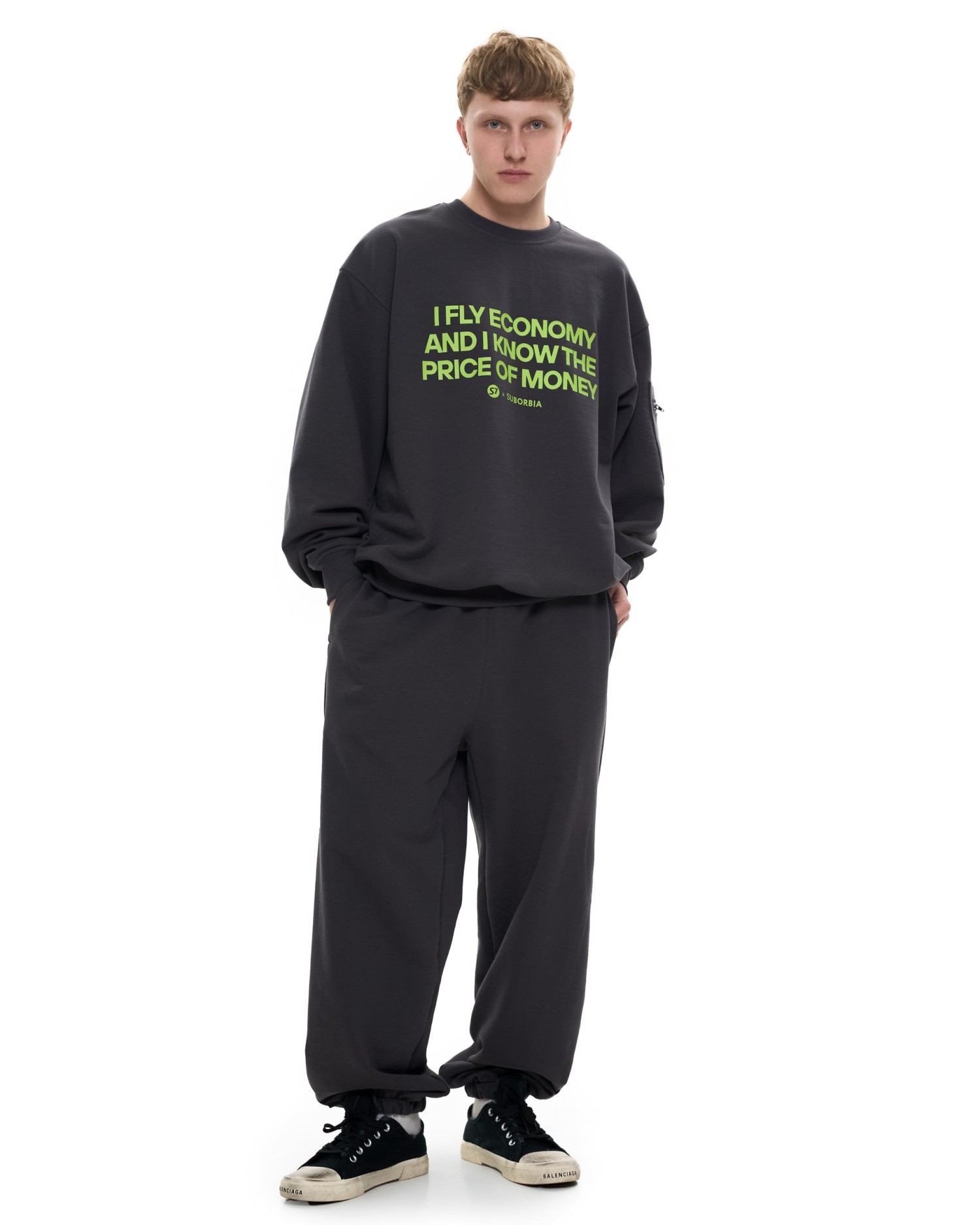 Костюм Suborbia x S7 со свитшотом MEN Graphite Economy class
