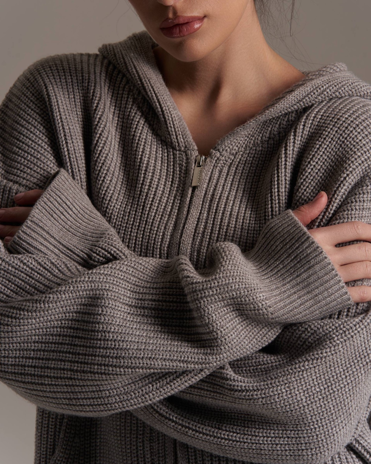 Вязаный худи с капюшоном